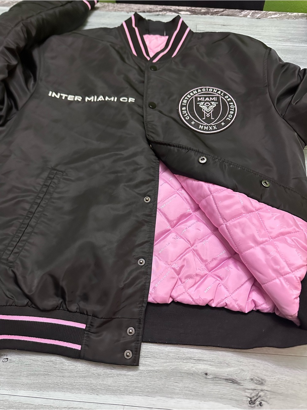 Club Internacional de Fútbol Miami Black and Pink Bomber Jacket M - Picture 3 of 10